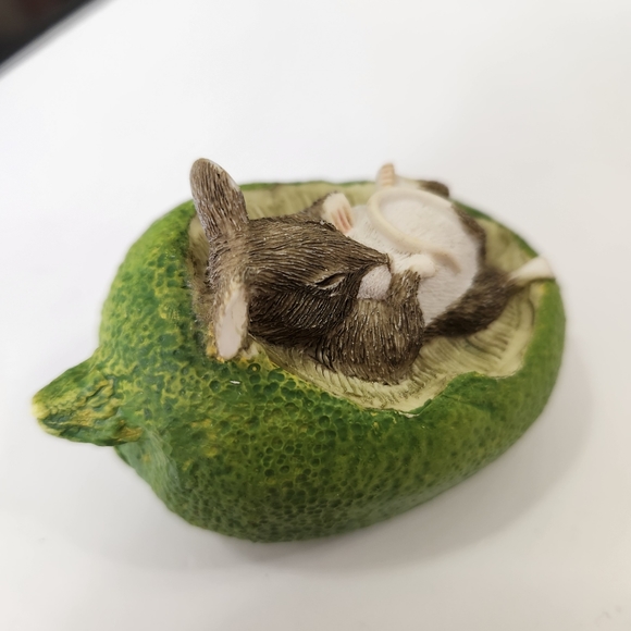 After the party mouse asleep in a lime resin figurine - Picture 2 of 6